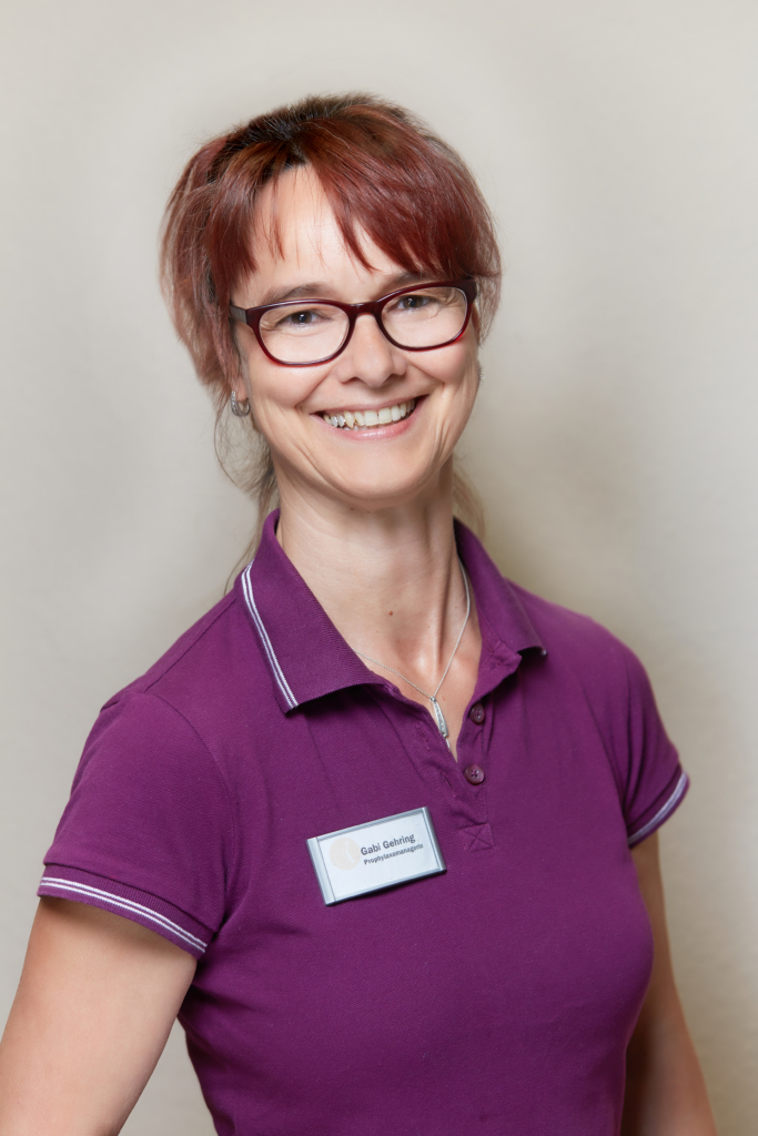 Zahnarzt Wurzen - Team - Portrait von Mitarbeiterin Gabi Gehring